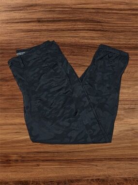 Liverpool Los Angeles Crop Utility Jogger Pants Black Camo Size 10/30